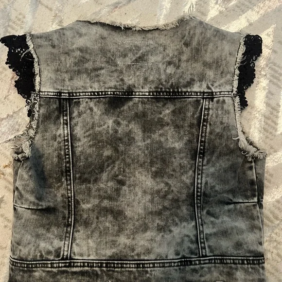 BKE Washed Black and Gray Denim Vest - Picture 4 of 6